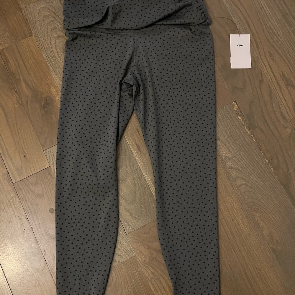 NWT Nike grey dot yoga leggings sz Large